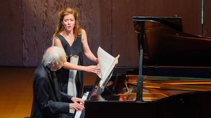 Reinbert de Leeuw y Barbara Hannigan durante su interpretación de 'Socrate' de Eric Satie.