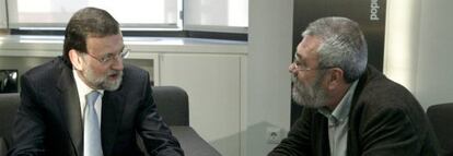 El presidente del PP, Mariano Rajoy, con el secretario general del UGT, Cándido Méndez.