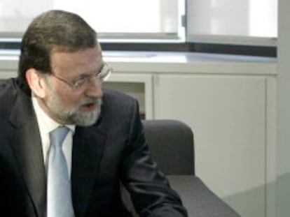 El presidente del PP, Mariano Rajoy, con el secretario general del UGT, Cándido Méndez.