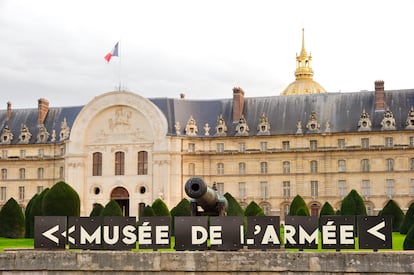 Fachada del Museo del Ejército de Francia, en París.