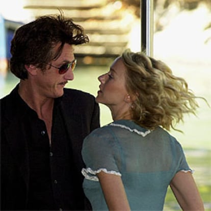 Sean Penn y Naomi Watts, hoy en Venecia.