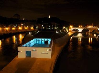 Aspecto de la instalación <i>Fronteras,</i> de Doug Aitken, en la isla Tiberina de Roma.