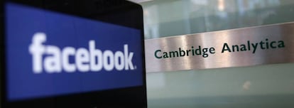 Logos de Facebook y Cambridge Analytica.