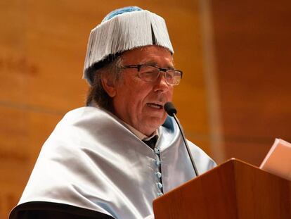 Serrat, tras ser investido doctor &#039;honoris causa&#039; por la Universidad de Lleida.