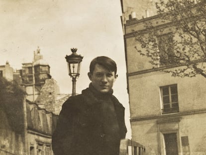 Pablo Picasso en Montmartre en 1904, en una imagen procedente de la colección del Musée Picasso de Paris.