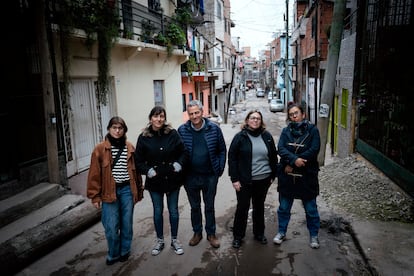 Paz Mattent Riva, Manuela González Ursi, Ricardo Luzzi, Gabriela Linardo y Graciela González Jara.