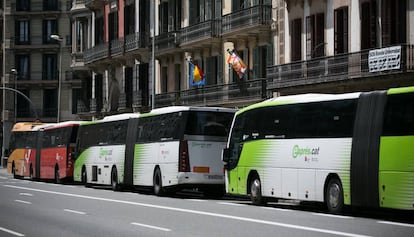 Aglomeración de autobuses en la ronda Universitat de Barcelona