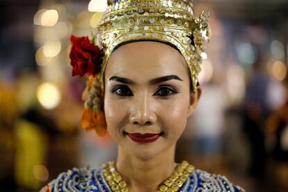 Uma dançarina clássica tailandesa posa para a foto no centro de Bangkok (Tailândia) em 30 de agosto.