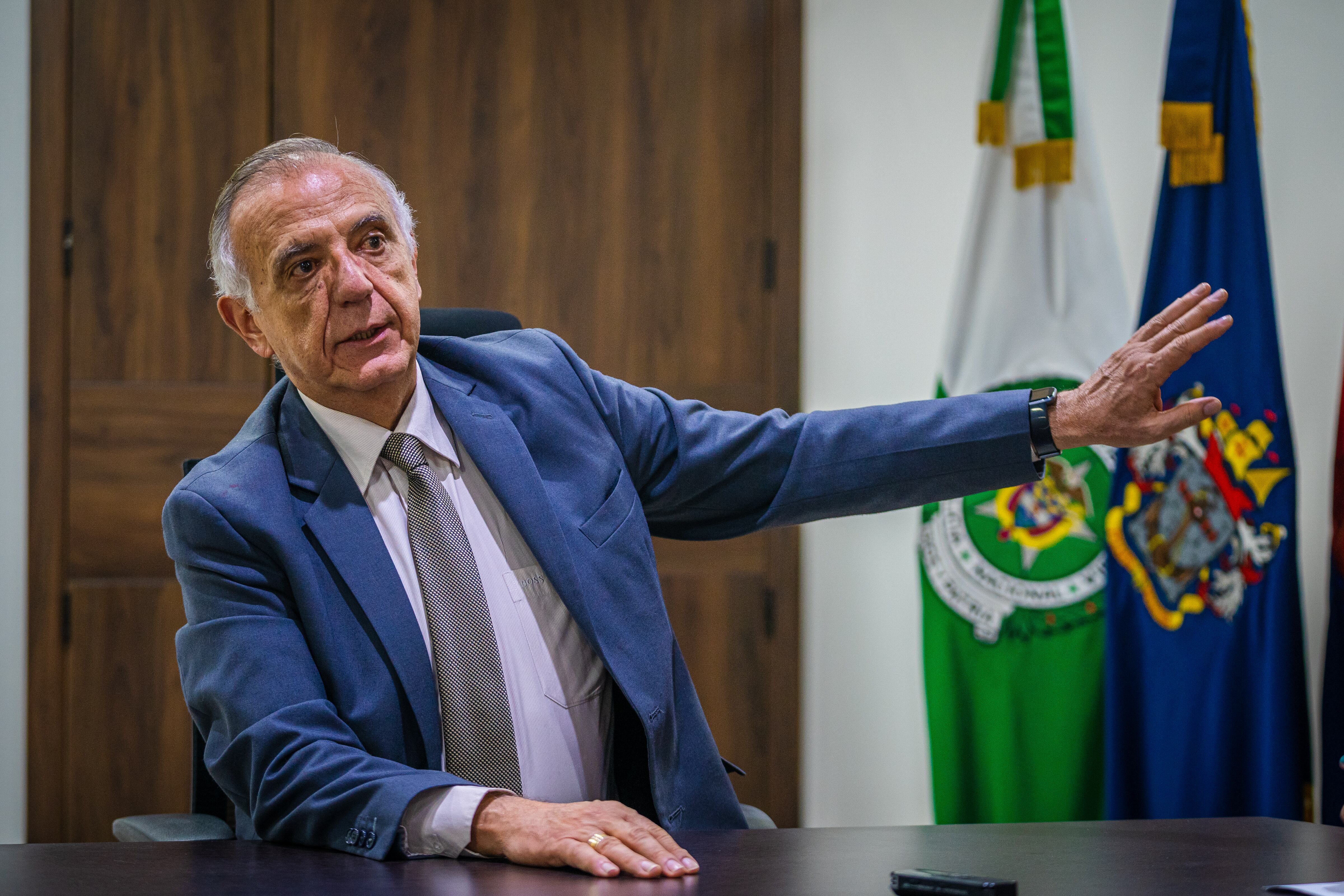 Iván Velásquez presenta su renuncia irrevocable al Ministerio de Defensa de Colombia