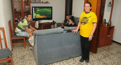 Maria del Carmen Andújar (r) with her family in her home in Huelva.