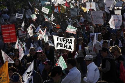 Manifestantes, esta tarde en la Ciudad de M&eacute;xico.