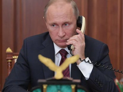 El presidente ruso, Vlad&iacute;mir Putin, mantiene una conversaci&oacute;n desde el Kremlin, en Mosc&uacute;, el pasado 15 de noviembre.