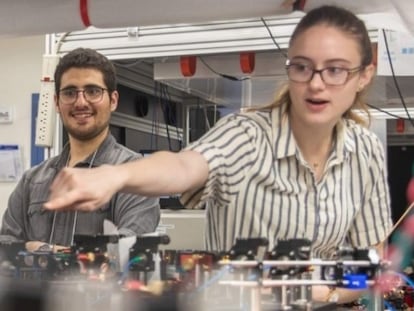 Investigadores en uno de los laboratorios cuánticos de la Universidad de Columbia.