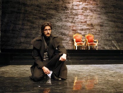 Juan Diego Botto, durante uno de los ensayos de <i>Hamlet</i> el pasado martes en la antigua Universidad renacentista de Almagro.