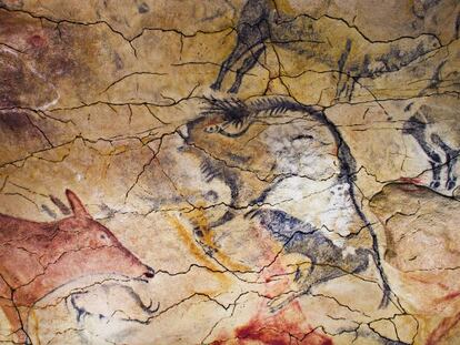 Pinturas en la reproducci&oacute;n de la cueva de Altamira.