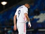 Real Madrid's French forward Karim Benzema reacts at the end of the UEFA Champions League group B football match between Real Madrid and Shakhtar Donetsk at the Alfredo di Stefano stadium in Valdebebas on the outskirts of Madrid on October 21, 2020. (Photo by GABRIEL BOUYS / AFP)