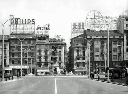 Plaza de España de Zaragoza en la década de 1960. Foto colección Rafael Margalé Herrero, Proyecto GAZA (Gran Archivo Zaragoza Antigua).