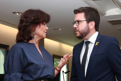 La vicepresidenta, Carmen Calvo, y el vicepresidente de la Generalitat de Cataluña, Pere Aragonès.