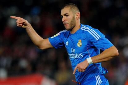 Benzema celebra su gol