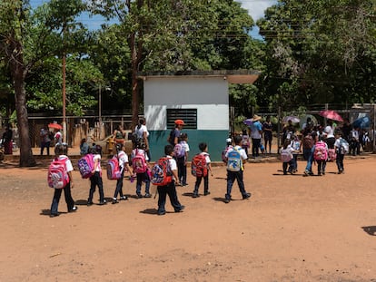 Alumnos del colegio Fe y Alegría de Santa Joaquina en Ciudad Guayana.