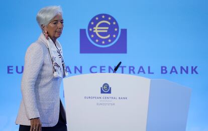 La presidenta del BCE, Christine Lagarde, llegaba el jueves a una rueda de prensa en Fráncfort.