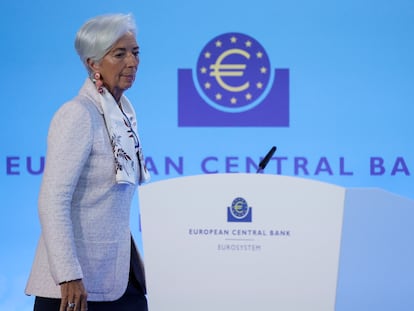 La presidenta del BCE, Christine Lagarde, llegaba el jueves a una rueda de prensa en Fráncfort.