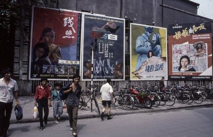 La cartelera de un cine en Shanghái en 1988.