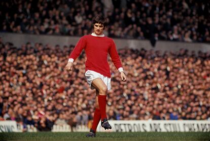 George Best en un partido del Manchester United en 1968, el año en el que ganó el Balón de Oro.