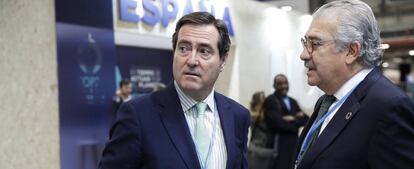 El presidente de la CEOE, Antonio Garamendi, y el consejero delegado de Endesa, Jose Bogas