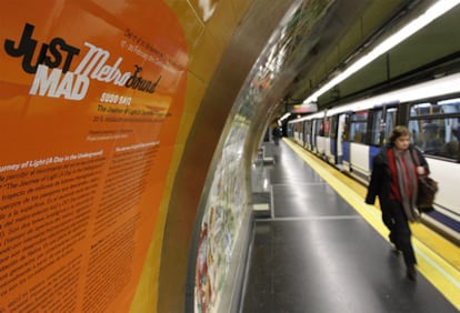 Cartel que anuncia la instalación sonora en una de las estaciones de metro.