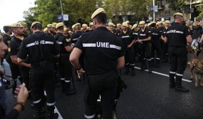 Algunos de los militares más aclamados por el público han sido la Guardia Civil, la Policía Nacional y la Unidad Militar de Emergencias (UME). En la imagen, miembros de la UME antes del desfile.