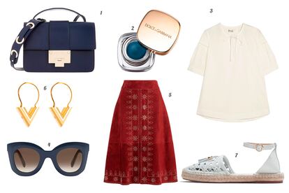 1. Jimmy Choo Bandolera de piel. 2. Dolce & Gabbana Beauty Sombra de ojos en crema 'Perfect Mono'. 3. Madewell Camisa blanco roto con lazada. 4. Celine Gafas de sol con montura de pasta. 5. Valentino Falda midi silueta A. 6. Louis Vuitton Pendientes dorados en forma de V. 7. Zara Alpargata de piel perforada con borlas de flecos en el empeine.