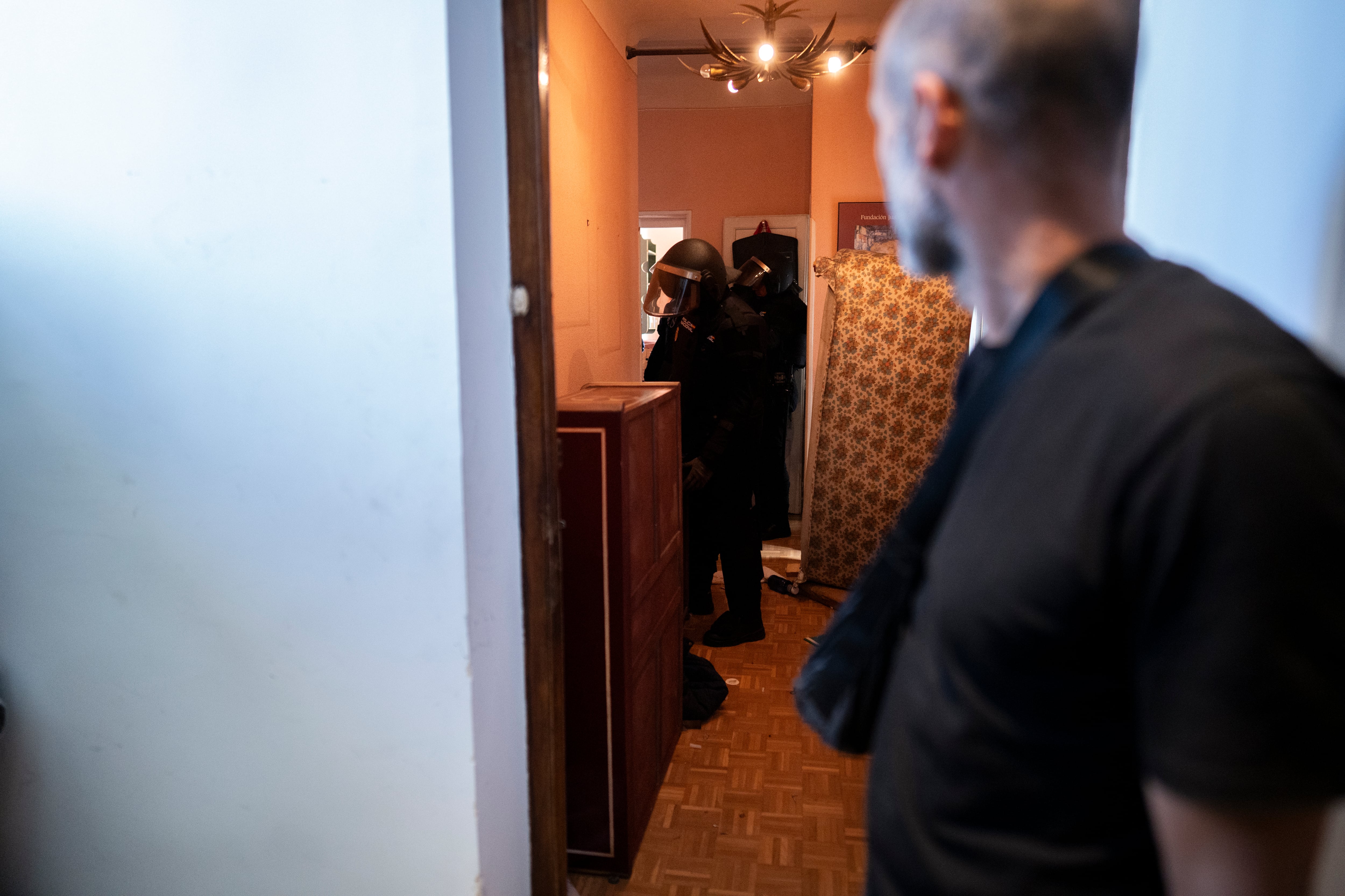 El desahucio de Maricarmen desde el interior de su casa