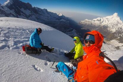 Selfie de David Lama con su equipo en el Annapurna III