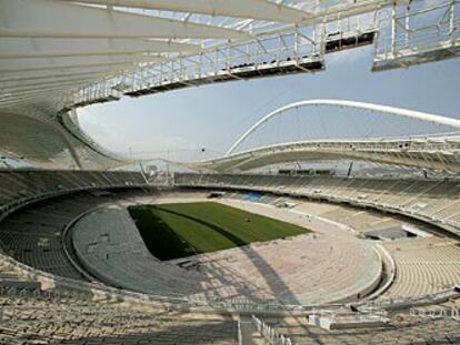 Imagen panorámica del estadio y de su cubierta, diseñada por el arquitecto español Santiago Calatrava.