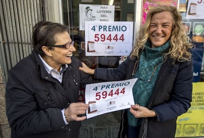 El 59.444, cuarto premio del Sorteo Extraordinario de la Lotería de Navidad, ha sido vendido en parte en el establecimiento de prensa y lotería de Pilar Díaz en Toledo, que por tercer año consecutivo ha repartido suerte. De momento, la dueña de este comercio, muy cercano al Hospital Virgen de la Salud de Toledo, desconoce cuánto se ha vendido, si bien confirma que la venta se ha hecho a través de un terminal electrónico.