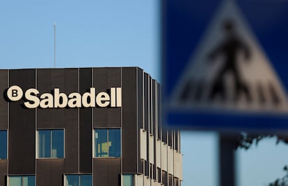 Sede del banco Sabadell en Barcelona, en 2024.