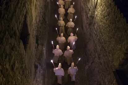 Penitentes del Cristo de la Buena Muerte durante la procesión en Zamora, el 31 de marzo de 2015.