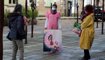 En la ciudad de Guérande la artista, la obra y los visitantes se encuentran, de manera imprevista, en medio de la calle.