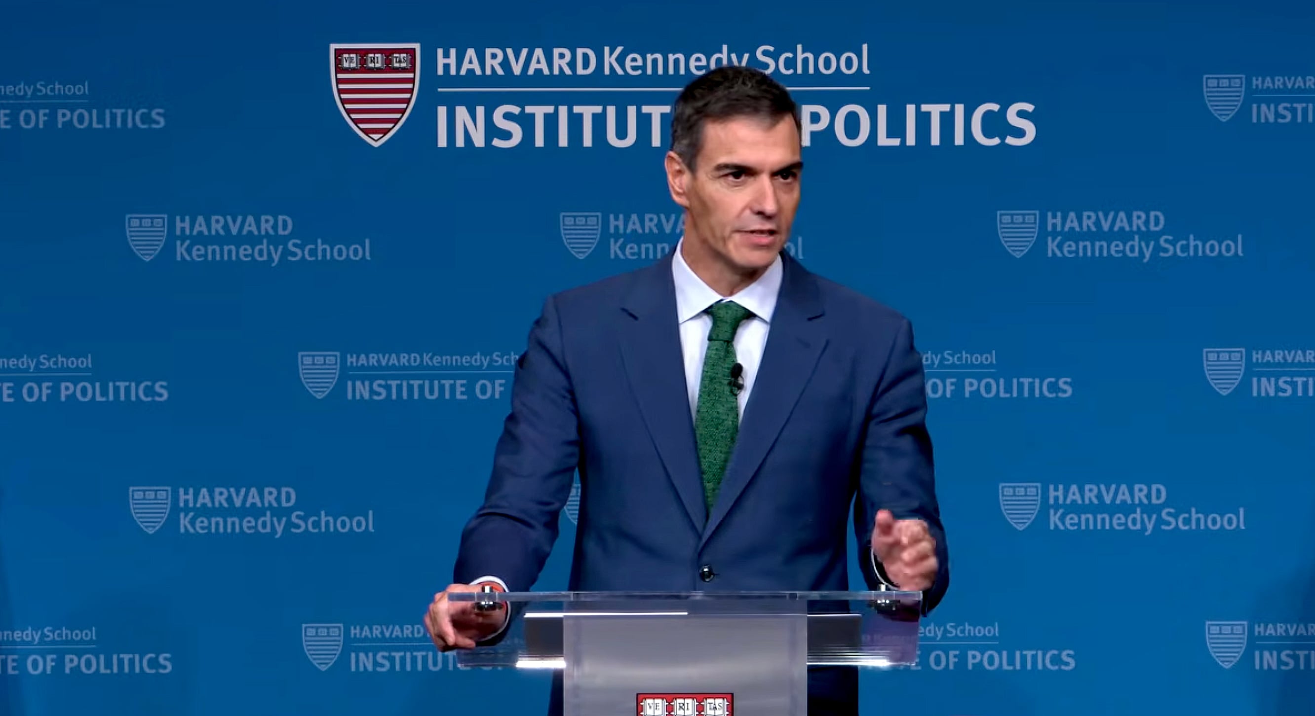 Questions des étudiants sur la corruption, Pegasus, Ceuta et Venezuela changer le script de Sanchez Harvard