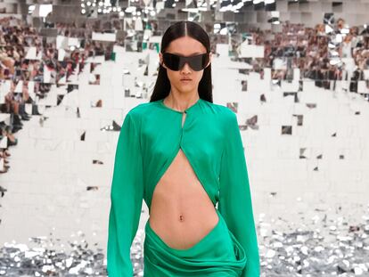 Acne Studios quiere que enseñemos el ombligo la próxima temporada