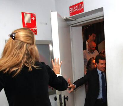 Pablo Casado, líder del PP, comparece ante la prensa tras los malos resultados electorales.