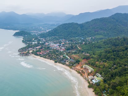 Vista aérea de la playa de Klong Prao en la isla de Ko Chang, en Tailandia.