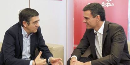 Patxi López y Pedro Sánchez en su reunión en Ferraz.