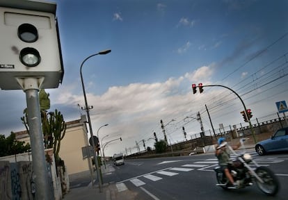 A speed gun situated at the edge of the town of Montgat.