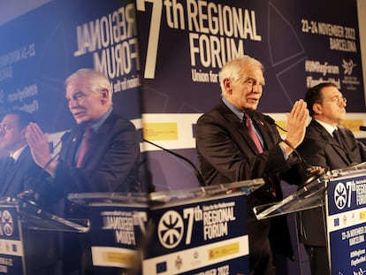 El comisario europeo de Política Exterior, Josep Borrell, y el ministro de Asuntos Exteriores, José Manuel Albares, este jueves en el séptimo foro ministerial de la Unión por el Mediterráneo (UPM).