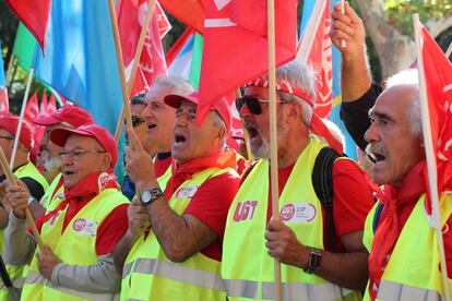 "Estamos aquí para que la gente joven tenga pensión, nosotros ya la tenemos", señala Miguel Ángel González, jubilado de 65 años y responsable de la federación de pensionistas de UGT en la provincia de Málaga, tras 11 días de caminata.