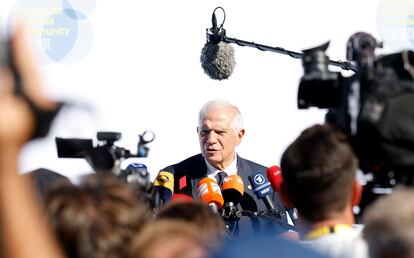 El vicepresidente de la Comisión Europea, Josep Borrell, llegaba este jueves a la cumbre de los líderes europeos que se celebra en Granada.