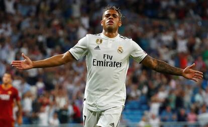 Mariano celebra su tanto a la Roma.