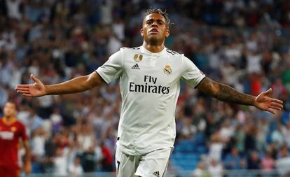 Mariano celebra su tanto a la Roma. 